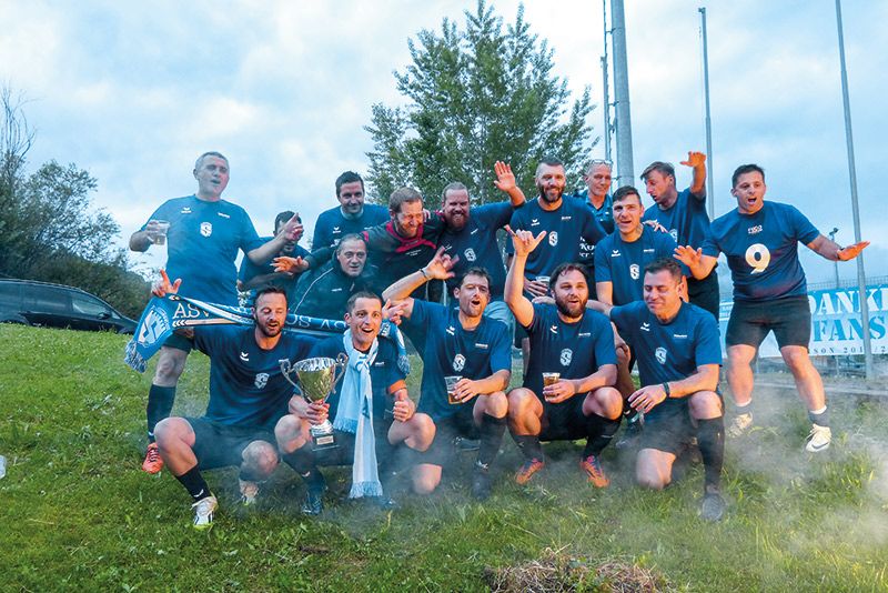 Meister-Jubel der Schludernser Altherrenmannschaft