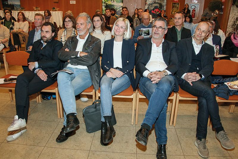v. l.: Thomas Plank (IDM), Elmar Knoll (Präsident der MGM), Sophia Oberjakober (Mobilitätskonsortium) und Andreas Dorfmann (Präsident Mobilitätskonsortium) und Hubert Unterweger (LTS-Direktor)