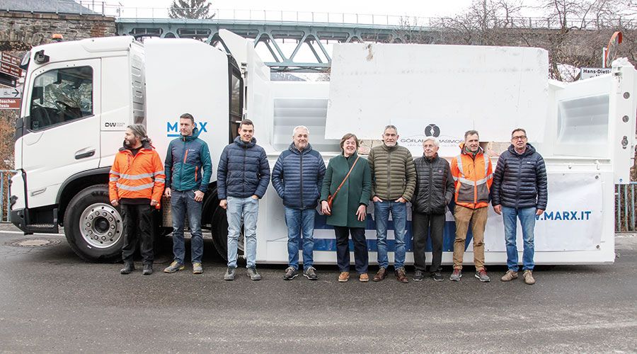 v. l.: Peter Pohl, Christian Lanthaler, Alexander und Franz Marx, BMin Christine Kaaserer, NP-Direktor Hanspeter Gunsch, Burkhard und Michael Pohl und Fraktionspräsident Kurt Tappeiner