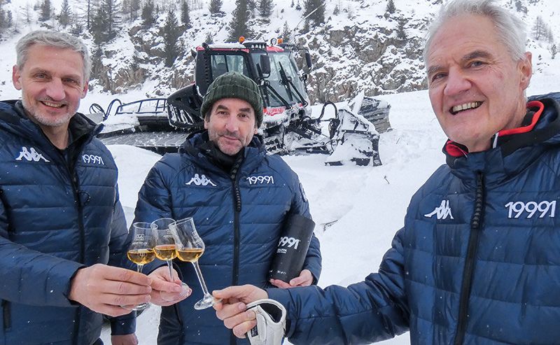 v. l.: Stefan Hütter, Marketing Verantwortlicher der Alpin Arena Schnals , Manfred Waldner, Direktor Tourismusgenossenschaft Schnalstal, Albert Pixner, Verkaufsleiter der Rizzi Group Latsch