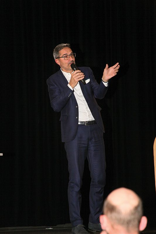 LH Arno Kompatscher bei der Bürgerversammlung im Malser Kulturhaus am vergangenen Montag