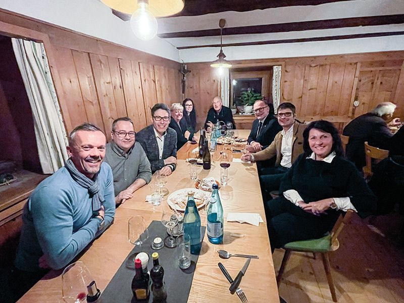 Otmar Ladner, Andreas Grüner (WK-Landeck), Roman Fuchs, Lissi Nielsen, Gabi Gufler, Thomas Rinner, Sandro Pellegrini (Präsident SWR-EA), Michael Gitterle (Obmann WK-Landeck), Rita Egger (Bezirkspräsidentin SWR Vinschgau)