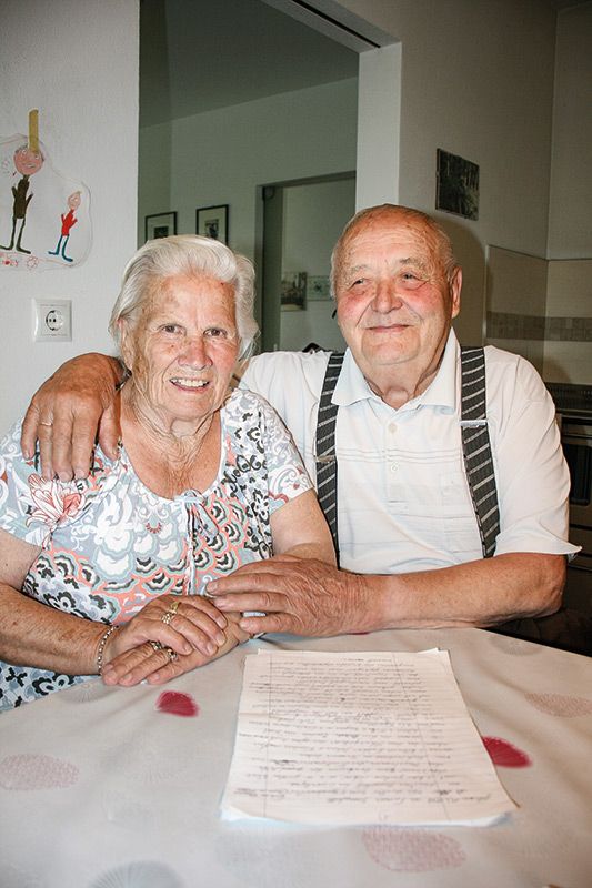 Maria Luise Blaas (Jg.1941) und Luis Telser (Jg.1938), genannt „Thomahittler“ in ihrer gemütlichen Parterrewohnung in Schluderns. Sie haben zehn Enkelkinder und ein Urenkelkind.