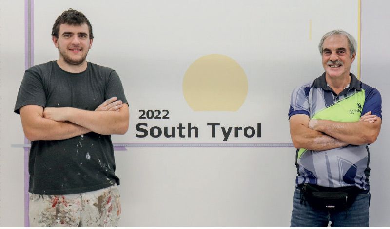 v. l. Manuel Kofler, Teilnehmer der „WorldSkills Competition 2022“ und Tutor Bruno Giongo