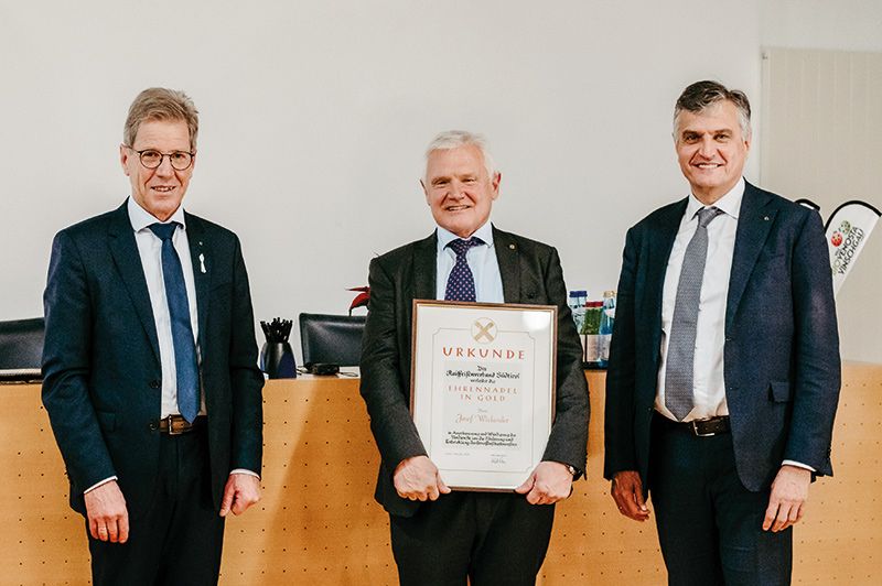 v. l.: Herbert Von Leon (Verbandsobmann Raiffeisenverband Südtirol), Josef Wielander (VIP), Paul Gasser (Generaldirektor Raiffeisenverband Südtirol)