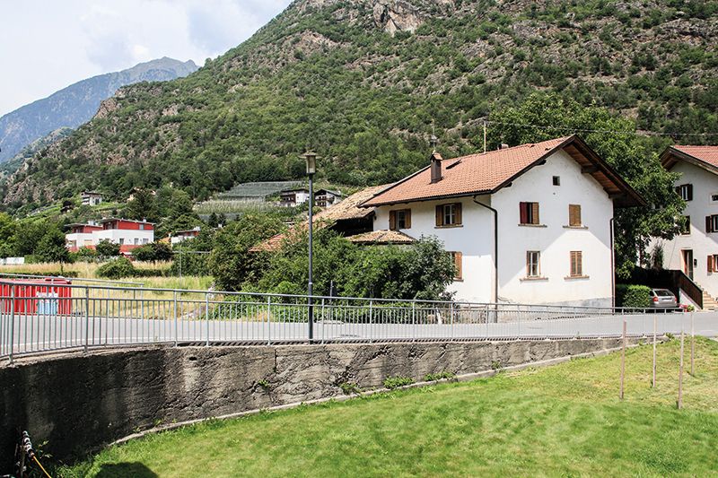 Das „Tschoggnhaus“ an der Tschirlander Brücke in Naturns