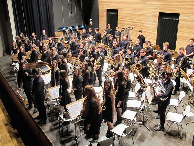 Josef Kofler, der Bezirksjugendleiter und Hagen Lingg, der Bezirksjugendleiter-Stellvertreter präsentierten im CulturForum Latsch ein abwechslungsreiches und schwungvolles Konzert. Moderiert wurde das Jugendkonzert von Katharina Egger und Raffael Tappeiner