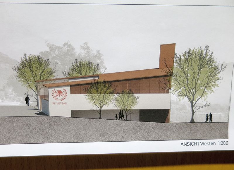 Das Architektentrio Lukas Wielander, Martin Trebo und Martin Egger haben den Ideenwettbewerb zum Bau der Feuerwehrhalle Vetzan gewonnen und das Ausführungsprojekt erstellt. Nun übernimmt die Firma Zoderer Bau GmbH die Baumeisterarbeiten. Im Bild die geplante Feuerwehrhalle – Ansicht West