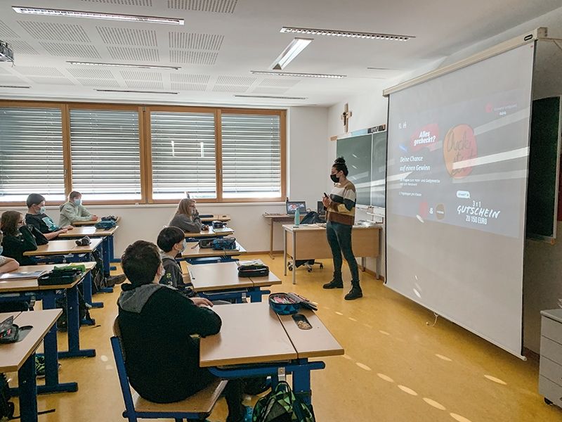 Die Schülerinnen und Schüler der Mittelschule St. Valentin auf der Haide bei der Berufsinformationskampagne von der HGJ und den Junghandwerkern im lvh.