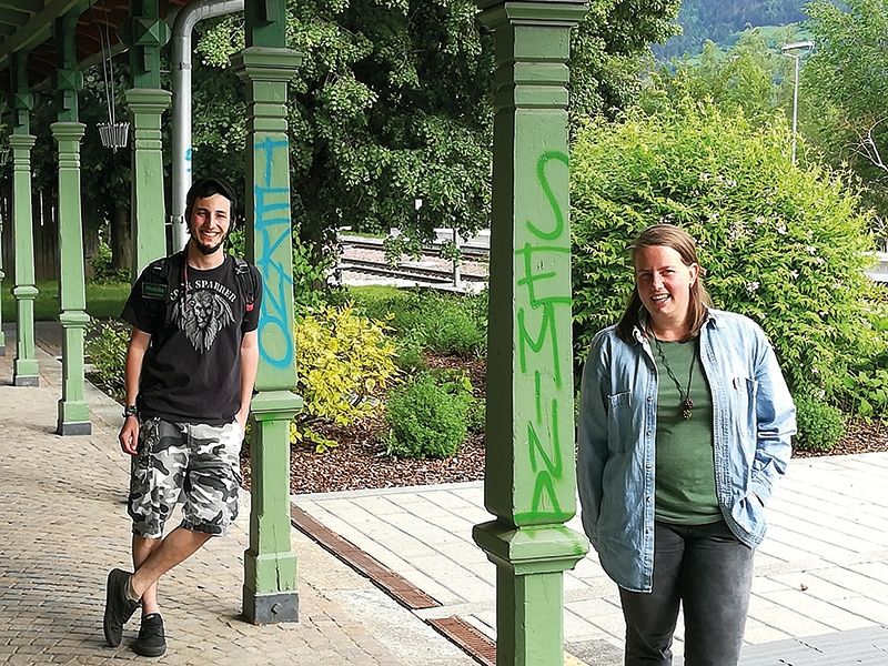 Mobile Jugendarbeit: Mit Wiedereröffnung wird auch Sylvia Pinggera (rechts), seit kurzem neue mobile Jugendarbeiterin im Vinschgau, in den Diskotheken unterwegs sein.