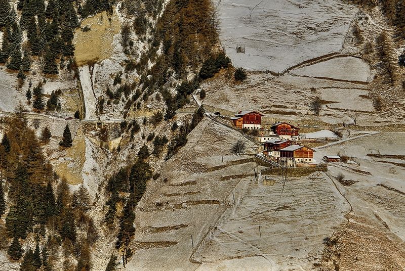 Der Egghof (1677 m) besteht schon seit dem Mittelalter. Die Wiesen und Äcker von Egg gehören zu den steilsten der gesamten Ostalpen.