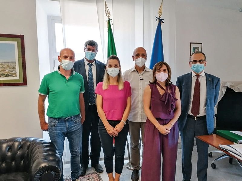 v.l.:Gerald Burger, Abg. Albrecht Plangger, Unterstaatssekretärin Valentina Vezzali, Matteo Bortolaso, Abg. Alessia Rotta, Abg. Diego Binelli