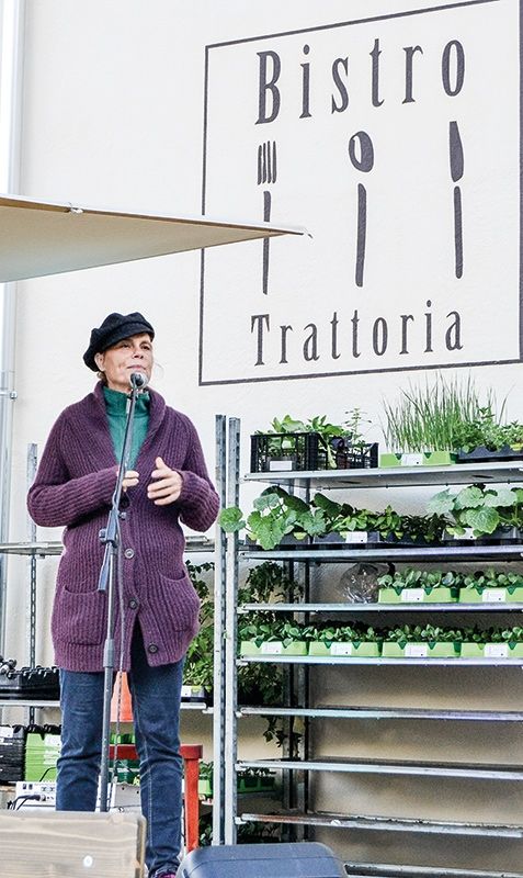 „Selbst ich als eingefleischtes Bio-Mädchen pinkle Glyphosat!“ Sarah Wiener machte in Mals ihrem Unverständnis über Entwicklungen in der europäischen Landwirtschaft Luft