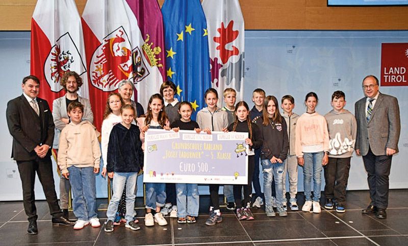 Die 5. Klasse der Grundschule „Josef Ladurner“ in Rabland wurde beim Wettbewerb „Euregio macht Schule“ in der Kategorie 1 (Grundschule) ausgezeichnet. (Foto: Land Tirol/Dorfmann)