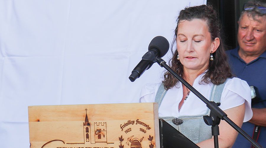 « 365 Tage im Jahr, 24 Stunden, ehrenamtlich und freiwillig. Die FF Eyrs wurde 1922 gegründet, ist über 100 Jahre alt und in Notsituationen immer zur Stelle.  Referentin Ulrike Mayr Telser