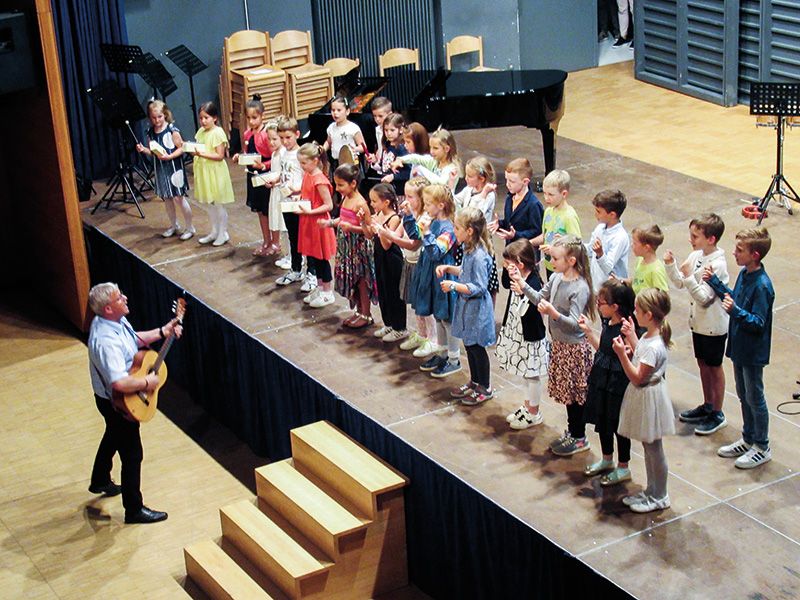 Der Auftritt der beiden Singklassen war ein Höhepunkt beim Abschlusskonzert der Musikschule Schlanders.
