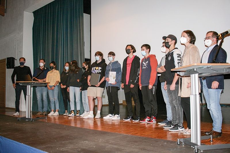 Übergabe des Zertifikats in der Aula des Oberschulzentrums in Mals