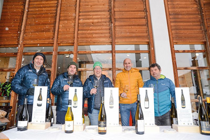v. l.: Stefan Hütter, Schnalstaler Gletscherbahn; Manfred Waldner, Tourismusgenossenschaft Schnalstal; Benjamin Raffeiner, HGV Obmann Schnals; Uli Stampfer, Tourismusgenossenschaft Naturns; Leo Forcher, Weinbauer