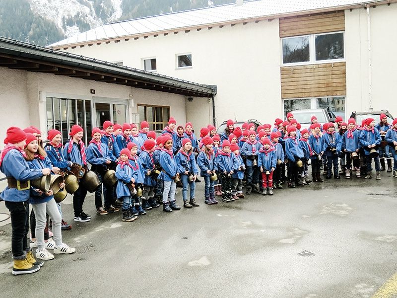 In der Schweiz wurden wegen dem Coronavirus schon ab dem 1. März bis zum 15. März alle Großveranstaltungen verboten. So gab es heuer keine Chalandamarz Umzüge. Die Schüler in Müstair sangen nur vor der Schule. In Taufers im Münstertag wurde der alte Brauch, das „Keschtnschelln“ gefeiert und mit Glockenlärm der Winter vertrieben und der Frühling begrüßt.