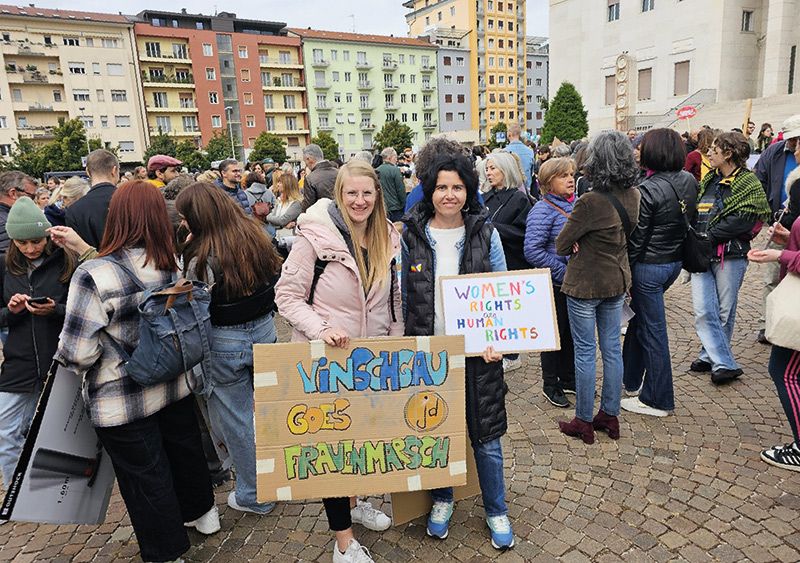 Kathrin Fleischmann und Heidi Gamper nahmen im Oktober beim Frauenmarsch in Bozen teil
