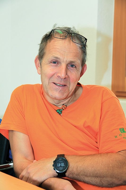 Konrad Blaas betreibt einen Zimmereibetrieb in Tschengls; Blaas ist Vizeobmann der Holzbaumeister und Zimmerer im LVH und hat als Mitglied der Prüfungskommissionen Einblick in die Lehrlings- und Meisterausbildung in Südtirol
