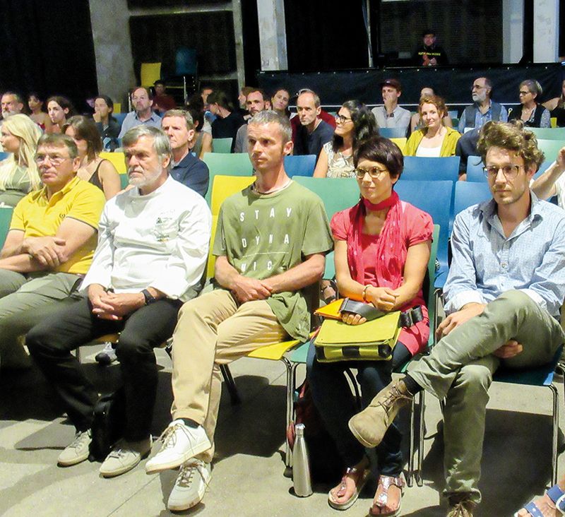 Bei der Informationstagung „Landwirtschaft & Gastronomie“ gab es auch eine Gesprächsrunde unter der Moderation von Evi Keifl. Mit dabei v. l.: Friedrich Steiner, Paul Tappeiner, Harald Gasser, Silke Raffeiner und Michael Hofer.