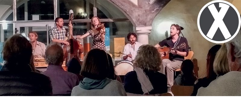 Das Konzert von „Opas Diandl“ im Schlosshof der Schlandersburg bildete den Abschluss der Sommerabende     Einblick ins Konzert über xtend