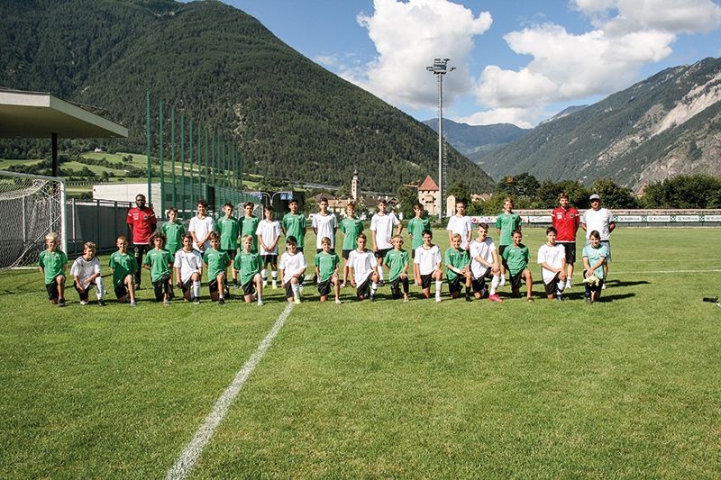Freundschaftsspiel der jungen Kicker von Wacker Innsbruck gegen die Mannnschaft der Spielgemeinschaft Schluderns/Glurns/Prad