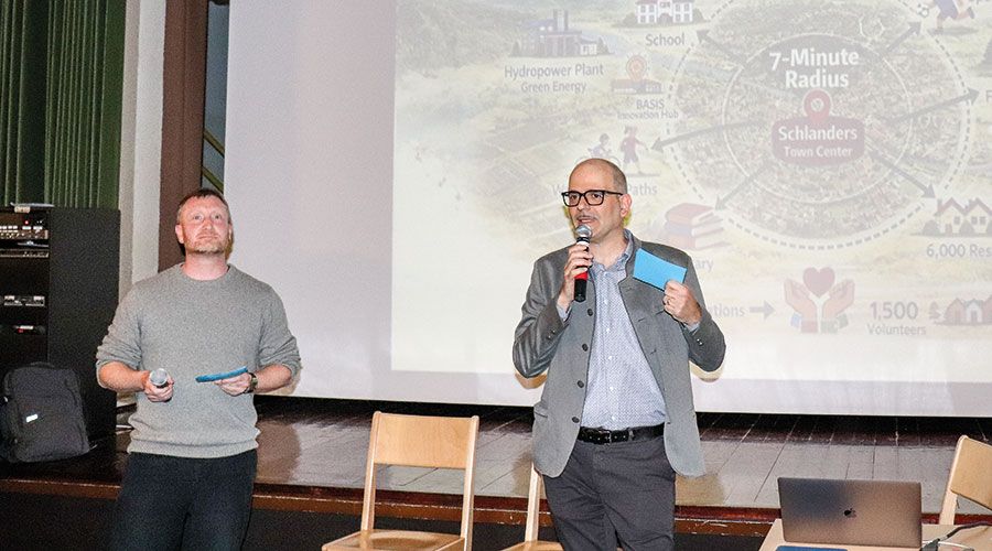 Hannes Götsch von BASIS, Thomas Schuster von der Arbeitsgruppe