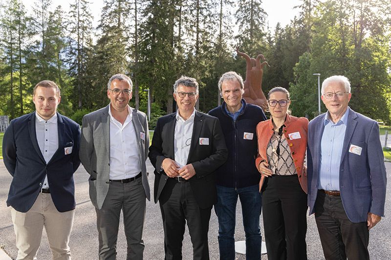 Südtiroler beim Tiroler Handelsforum: v. l. Aaron Penn (Eurac Research), Heiko Hauser (Bürgermeister Schluderns), Andreas Mair am Tinkhof (Raiffeisenverband), Josef Bernhart (Eurac Research), Katrin Trafoier (Präsidentin Eventdienstleister und Veranstalter im hds) und Peter Trafojer (Vize-Bürgermeister Schluderns).