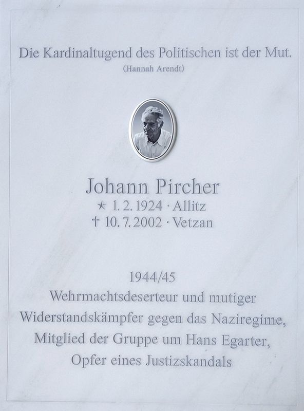 Am Donnerstag, 1. Februar 2024 wird um 11 Uhr zum hundertsten Geburtstag von Johann Pircher auf dem Friedhof von Laas diese Gedenktafel im Beisein der Bürgermeisterin Verena Tröger und einer Musikgruppe enthüllt. Die Gedenkrede hält der Historiker Leopold Steurer. Partner: Bildungsausschuss Laas und Gemeinde Laas