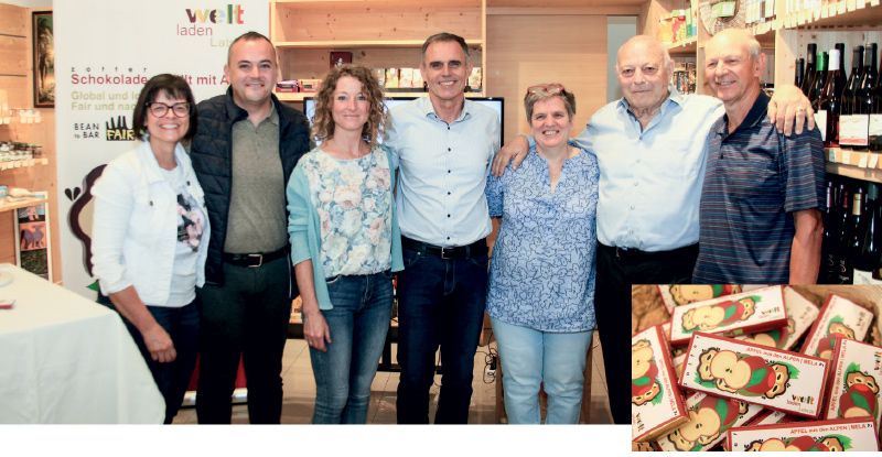 v. l.: Birgit Theiner, BM Mauro Dalla Barba, Brigitte Gritsch, Richard Theiner, Doloroes Stecher, Alt-LH Luis Durnwalder und Engelbert Fischer bei der Schokoladenvorstellung in Latsch