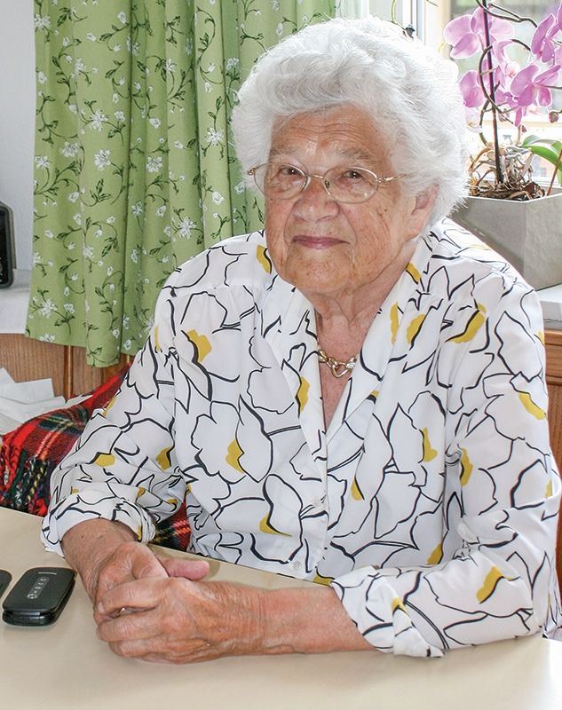 Luise Kofler Kaserer, geboren 1921 , wohnhaft in Naturns: „Mit meine 100 Johr hon i Noat, Elend und Kriag überstondn. Iatz wearn miar deis Corona Virus schun a nou übersteahn“.