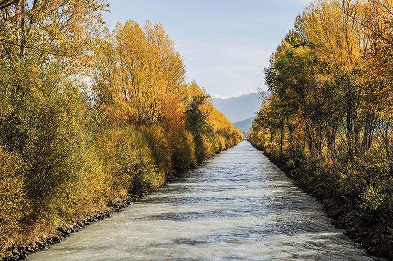 Die Etsch zwischen Eyrs und Laas im Herbst 2019
