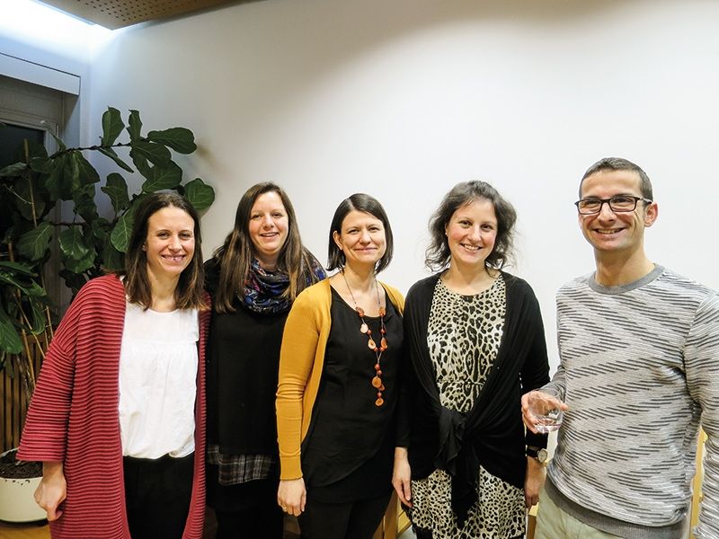 Das Projektteam „JAV“: v.l: Myriam Sanzio Egger (Jugenddienst Mittelvinschgau), Margot Tappeiner (Sozialdienste Mittelvinschgau), Manuela Ortler (Koordinatorin – Sozialdienste), Evelyn Rinner (Sozialdienste Obervinschgau) und Tobias Stecher (Jugenddienst Obervinschgau)