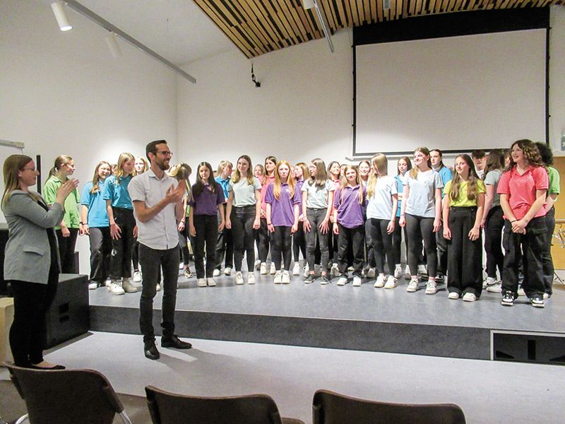 Vom 8. bis 12. Mai waren Schüler:innen der Mittelschule Birkfeld aus der Steiermark zu Besuch bei der Partnerschule in Schlanders. Nach 2008, 2012, 2015 und 2018 war es bereits der 5. Besuch bei der Partnerschule. Am 9. Mai gab es ein gemeinsames Konzert der beiden Mittelschulen.