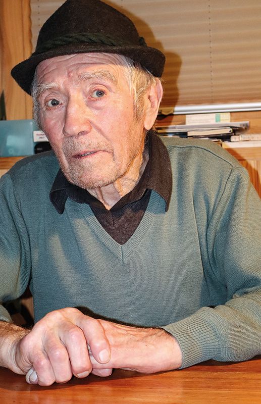 Stefan Folie, genannt Steffl, Jg. 1930, Mals, hat das Dorfleben aktiv mitgestaltet, vor allem als Feuerwehrmann: „I bin fa nicht drschrockn, hon ober a olm Glick kopp