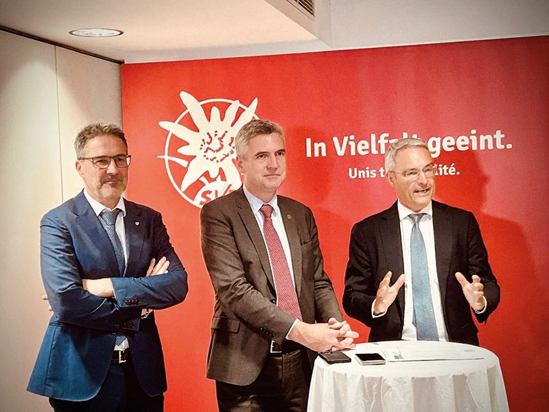 Die Südtiroler Volkspartei war im Stande die eigenen Wählerinnen und Wähler zu mobilisieren;  v. l. LH Arno Kompatscher, EU-Parlamentarier Herbert Dorfmann und SVP-Obmann Dieter Steger