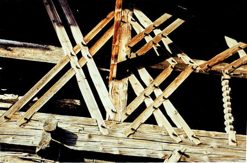 Holz ist der Grundstoff unserer Kultur mit ihrem Höhepunkt im Flügelaltar. Mit Holz und Marmor handelten bereits die Römer.