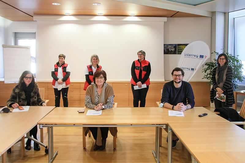 vorne v. l.: Karin Tschurtschenthaler, Roselinde Gunsch, Christian Theiner (Eurac) hinten v. l.: Veronika Gufler, Barbara Traut, Elke Pirhofer, Walburg Wielander