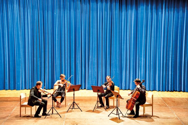 Nach einer Pause von über vier Monaten gab es am 11. Juni endlich wieder das erste Konzert im Kulturhaus von Schlanders. V.l.: Andrea Ferroni, Ursula Mühlberger, Alexander Monteverde und Matteo Bodini