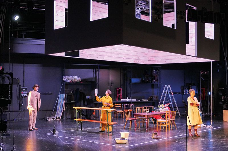 „Die treibende Kraft. Ein Stück Südtirol“. Theaterstück über die Seestauung am Reschen von Thomas Arzt, aufgeführt von den Vereinigten Bühnen Bozen. Ein Stück, hervorragend gespielt, das zum Nachdenken anregt.