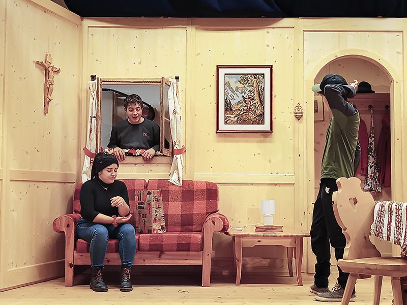 Endlich wieder Theater-Spielen: Die Theaterbühne Matsch bringt di Komödie „A Lästiger Bettg’sell“ auf die Bühne