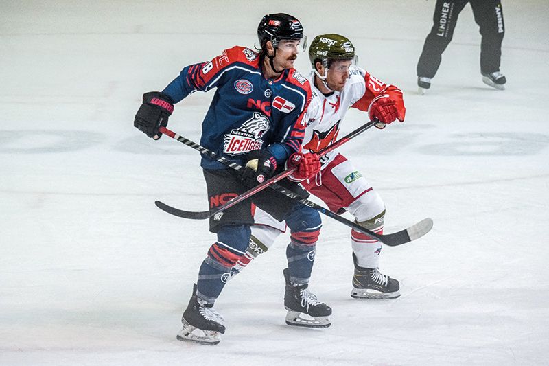 Die Nürnberger IceTigers (blau) gewannen das Turnier, während der HC Bozen in Latsch sieglos blieb.