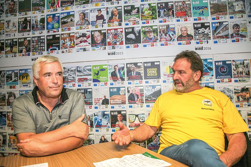 Die Landtagskandidaten Sepp Noggler (SVP) und Markus Hafner (TeamK), beide aus Mals, im Streitgespräch in der Redaktion des Vinschgerwind