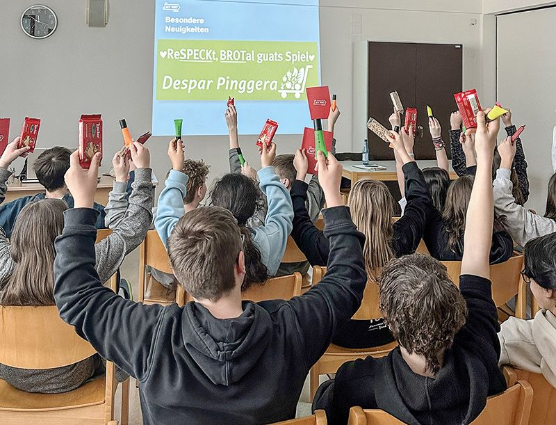 Die Schüler bei der Vorstellung des Berufes „Verkäufer/in“