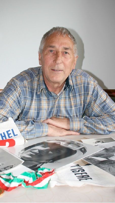 Roland Thöni, Jg. 1951, Sulden/Trafoi. Aus seiner erfolgreichen Sportlerkarriere hat er nur wenige Erinnerungstücke aufbewahrt. Seine Erklärung dazu: „Die Vergangenheit ist vorbei.“