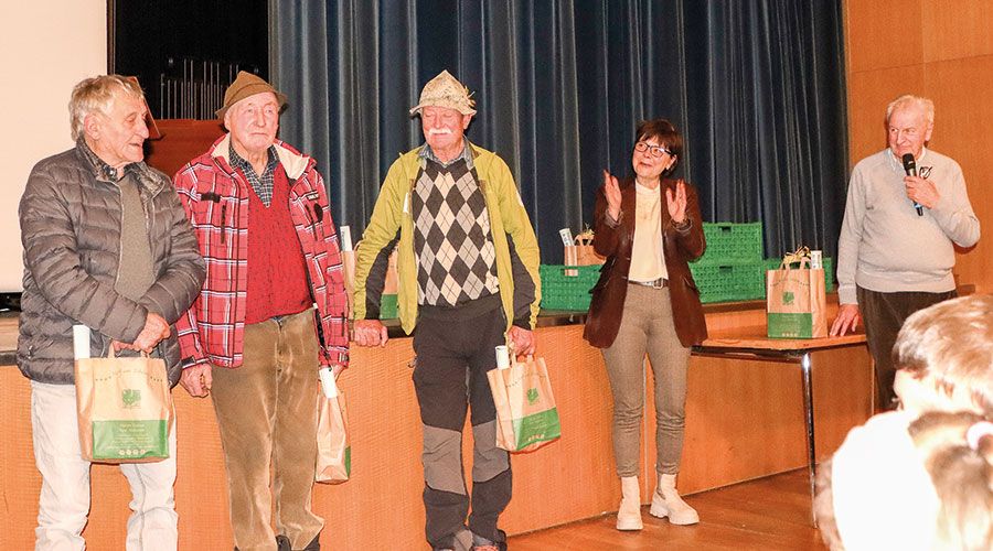 ganz rechts: Wallnöfer Karin (Stilfs) – Werner Altstätter (Bildungsausschuss Prad)