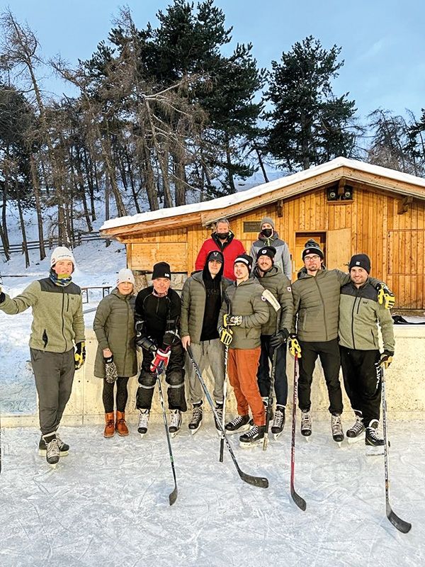 Vorne von links: Broderick Thompson, Agneta Platter, Serge Dugas, Kyle Alexander, Jack Crawfors, Declan Norris, Chris Powers, Jeff Read - Hinten: Albert und Dominik Eberhöfer