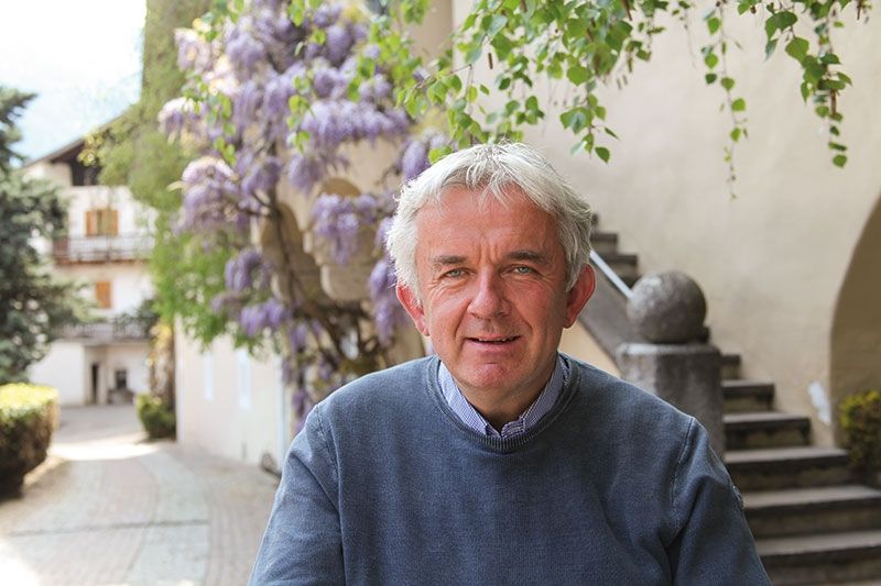 Martin Pohl vom Köfelgut in Kastebell: „Spargelzeit ist bis Ende Mai.“